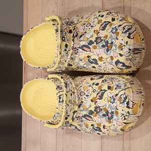 Crocs Vera Bradley pattern clogs